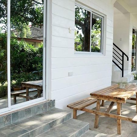 Bangcusay Location One Eighty Bed & Breakfast エクステリア 写真