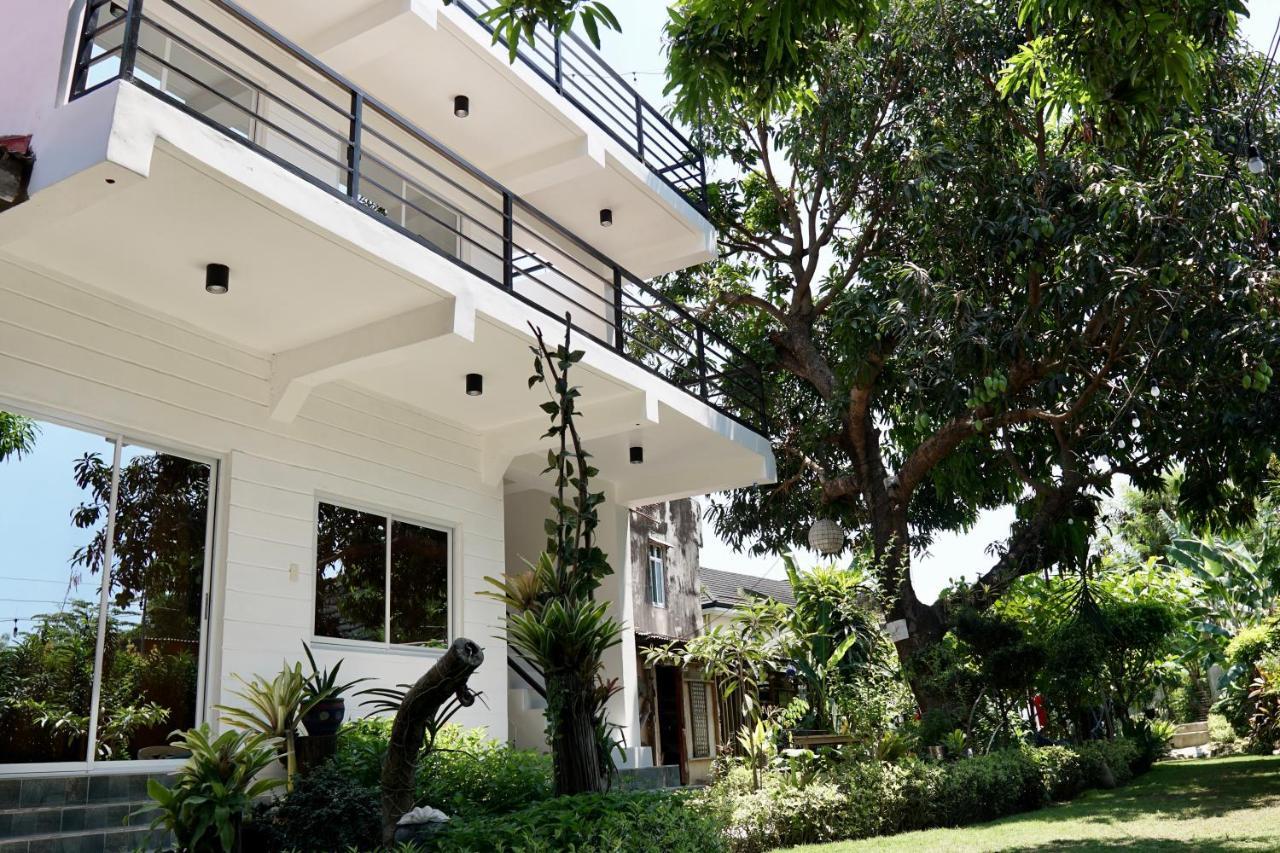Bangcusay Location One Eighty Bed & Breakfast エクステリア 写真