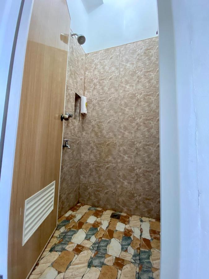 Bangcusay Location One Eighty Bed & Breakfast エクステリア 写真