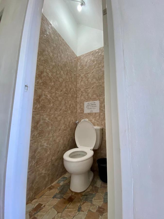 Bangcusay Location One Eighty Bed & Breakfast エクステリア 写真