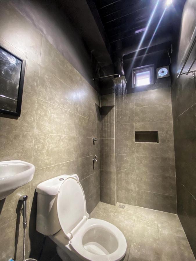 Bangcusay Location One Eighty Bed & Breakfast エクステリア 写真