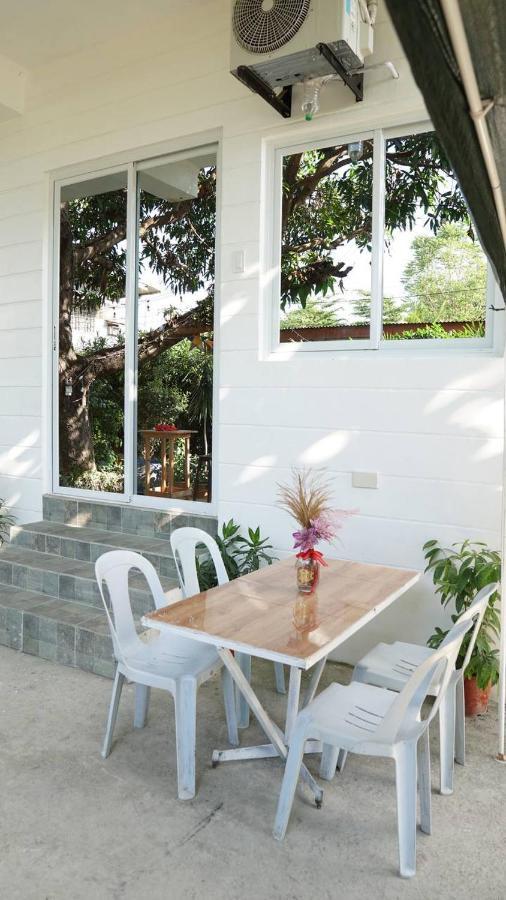 Bangcusay Location One Eighty Bed & Breakfast エクステリア 写真