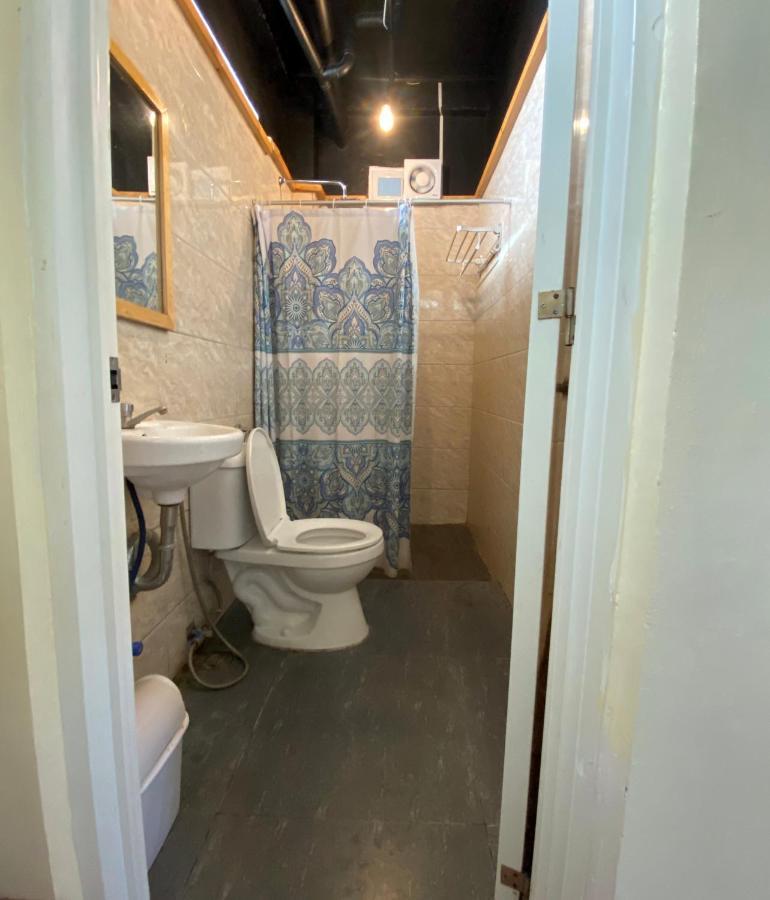 Bangcusay Location One Eighty Bed & Breakfast エクステリア 写真