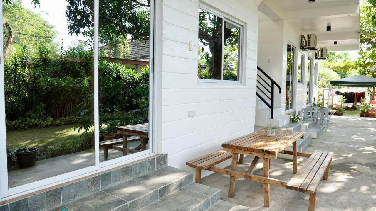 Bangcusay Location One Eighty Bed & Breakfast エクステリア 写真
