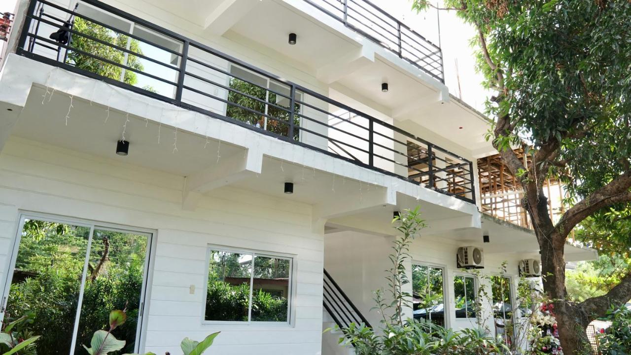 Bangcusay Location One Eighty Bed & Breakfast エクステリア 写真