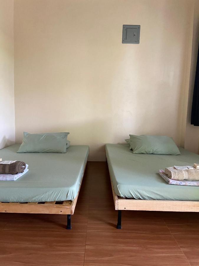 Bangcusay Location One Eighty Bed & Breakfast エクステリア 写真